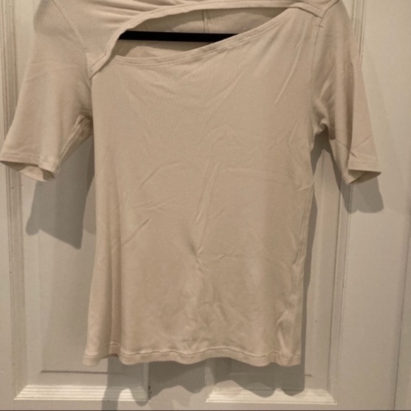 Lululemon Keyhole Shirt - Picture 4 of 7
